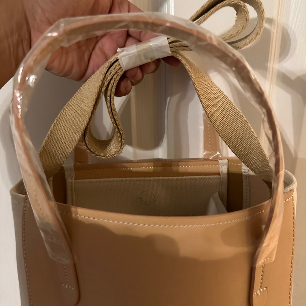 Brand new Gap tote bag. - Picture 2 of 4